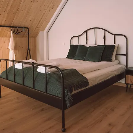Zielone Wzgorze Komfortowy Klimatyzowany Z Balia Z Aeromasazem Lodge